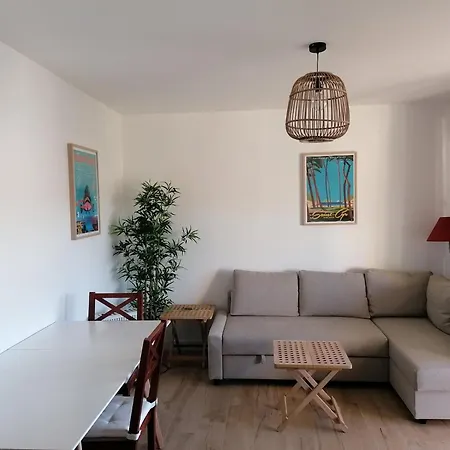 Apartamento Idealement Place ,tout A Pied ,parking Six-Fours-les-Plages