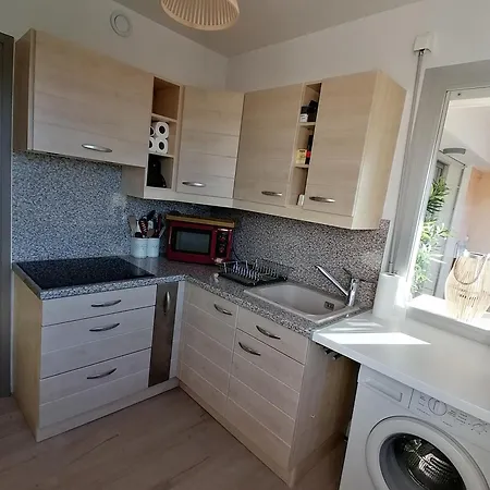 Apartamento Idealement Place ,tout A Pied ,parking Six-Fours-les-Plages